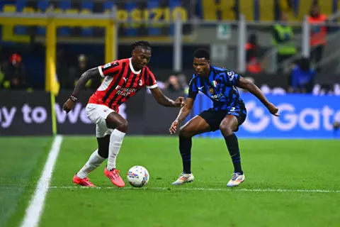 قلق قبل الديربي.. الإصابة تهدد نجوم إنتر وميلان